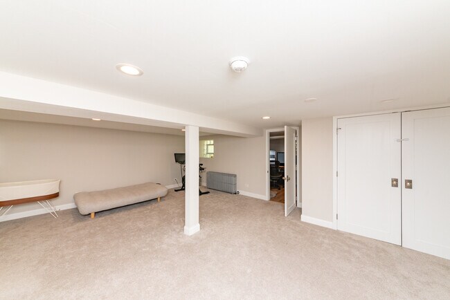 Building Photo - 426 S Elmwood Ave