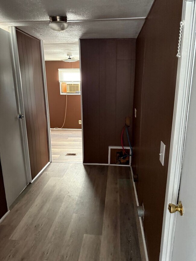 Building Photo - *RENOVATED* 3-Bedroom/ 1-Bath Mobile Home $1300/ mo.