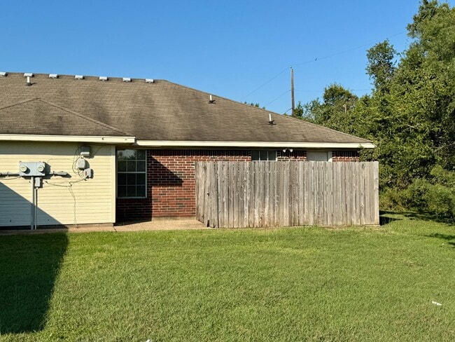 Building Photo - Duplex