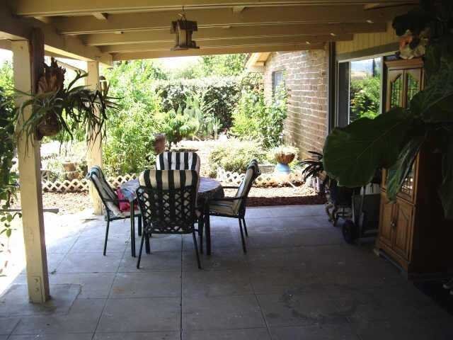 Building Photo - Charming Adobe Ranch Style Home