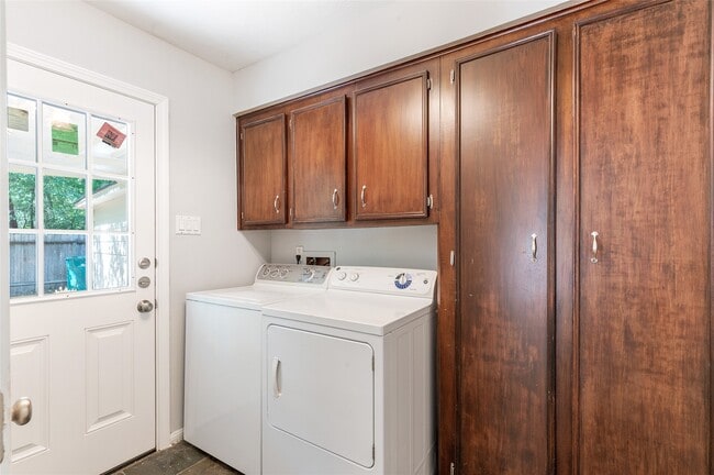 Building Photo - 2406 Box Oak Pl