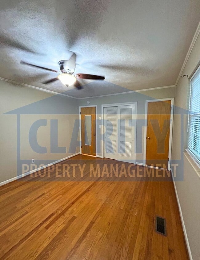 Building Photo - 3 bedroom ranch-style home in Downtown Cle...