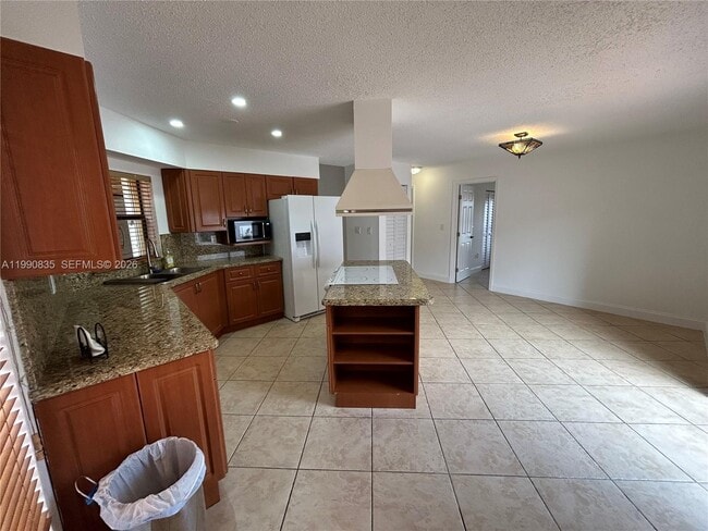 Building Photo - 8910 SW 4th Ln