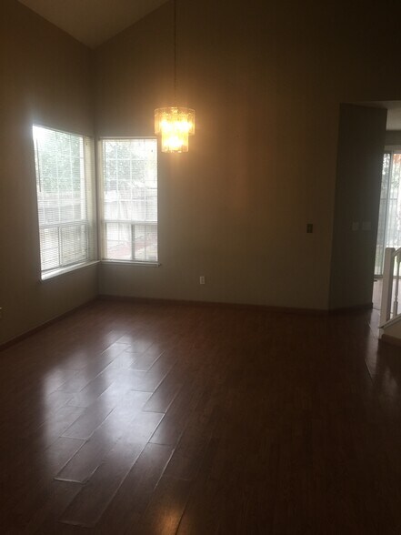 Building Photo - 1573 Shadowood Ct