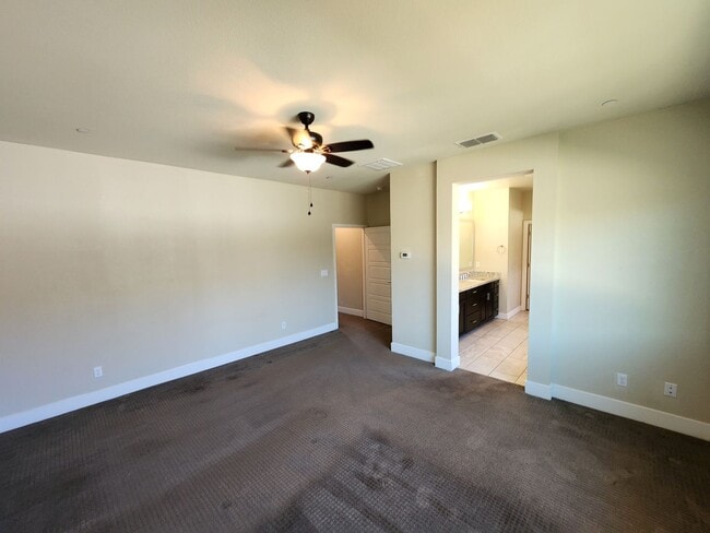 Building Photo - 4549 Maple Crest St