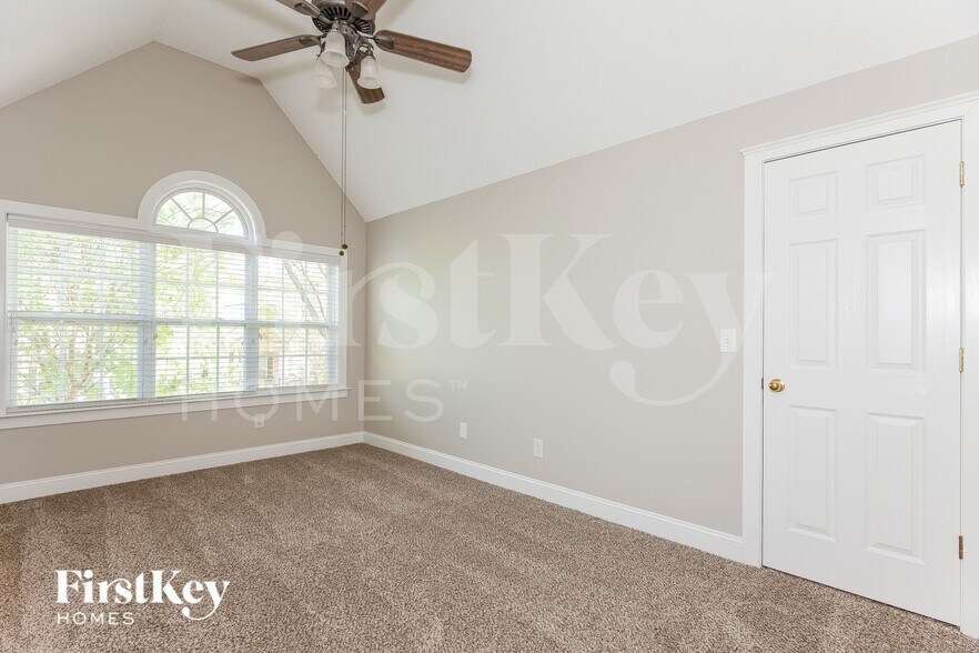 Building Photo - 15824 Robins Way