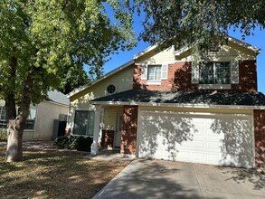 Building Photo - Windsor Shadows patio home 3 bed / 2 bath