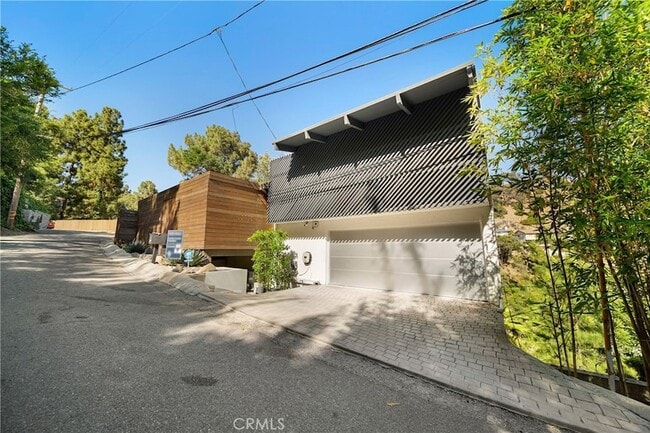 Building Photo - 2522 Zorada Dr