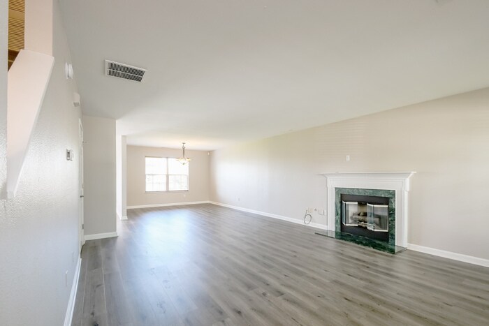 Building Photo - 1334 Mulberry Ct