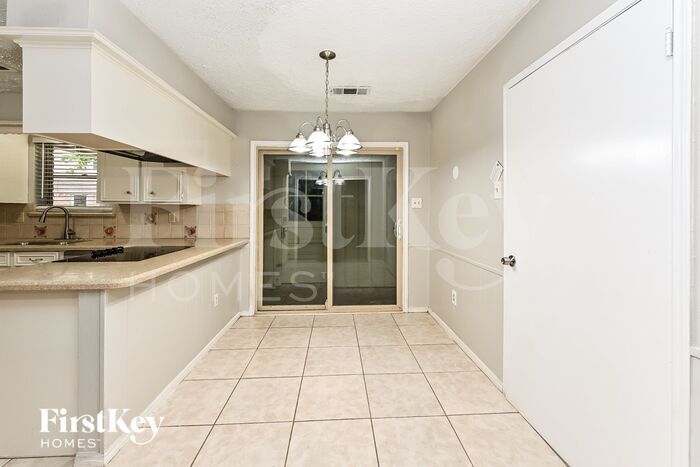 Building Photo - 16911 Memorial Oaks Ln