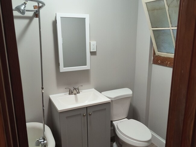 Building Photo - 248-250 N Main St