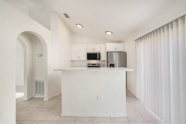 Building Photo - 1020 Brenton Leaf Dr