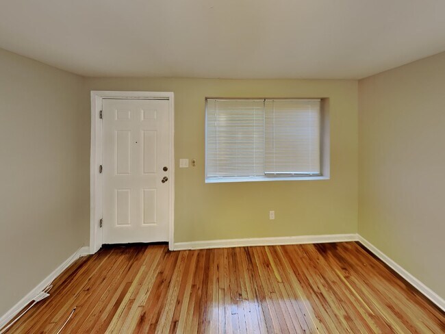 Building Photo - Lantern Square Apartments-B5