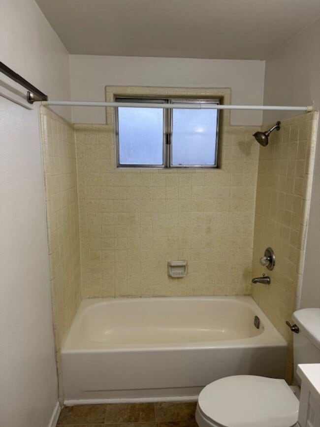 Building Photo - 121-123 EDITH