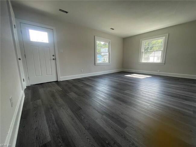 Building Photo - 728 Bolling St
