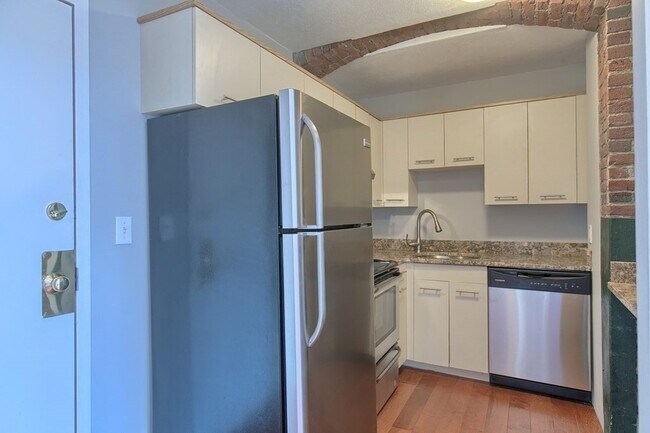 Building Photo - 200 Market St