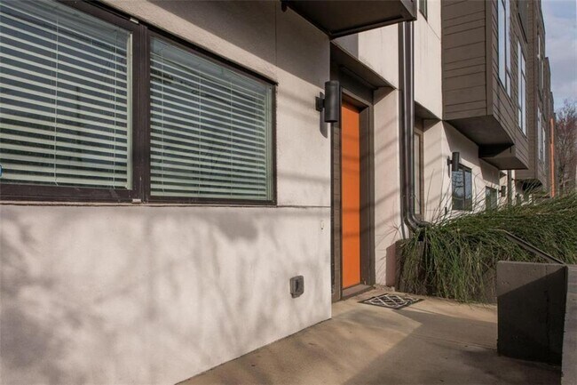 Building Photo - 37 Reynolds Square Ln