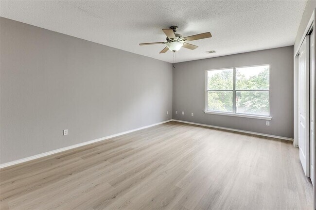 Building Photo - 2200 Milan Dr