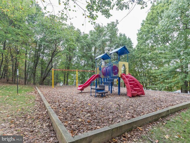 Building Photo - 3906 Penderview Dr