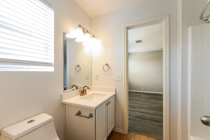 Building Photo - 2323 Emory Knoll Dr