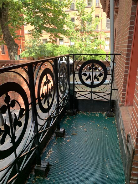 Building Photo - 195 Commonwealth Ave