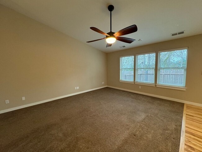 Building Photo - Well maintained, updated 3 bedroom home in quiet neighborhood