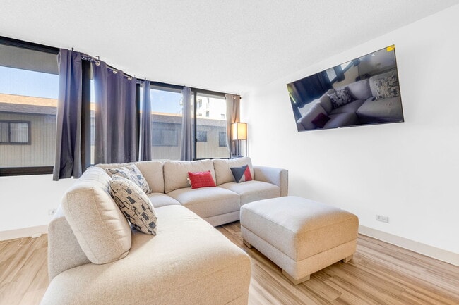 Building Photo - 1820 Waiola St