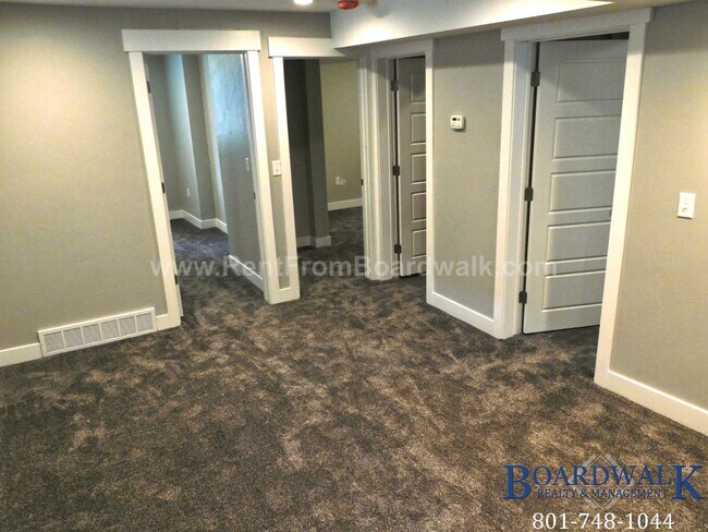 Building Photo - 555 S 900 E