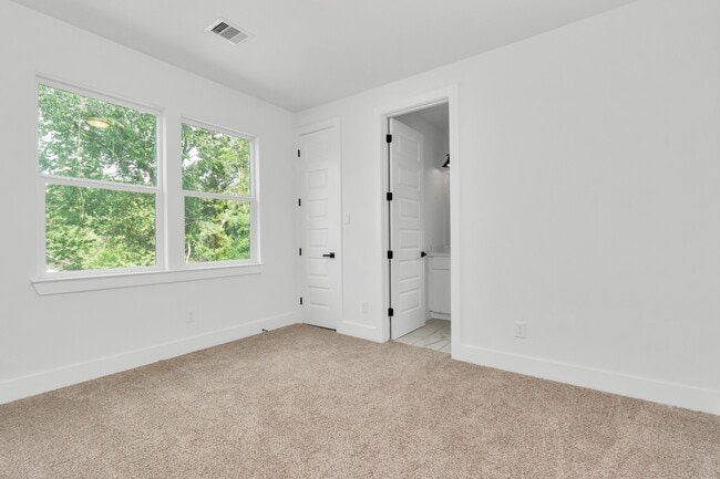 Building Photo - 2813 Drew St