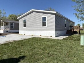 Building Photo - 13955 Bunratty Ave