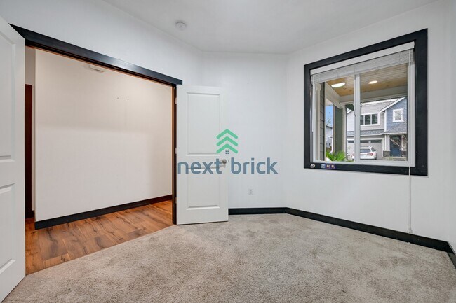 Building Photo - Stunning 3 Beds and 3 Bath Single Family with additional office space and entertainment room read...