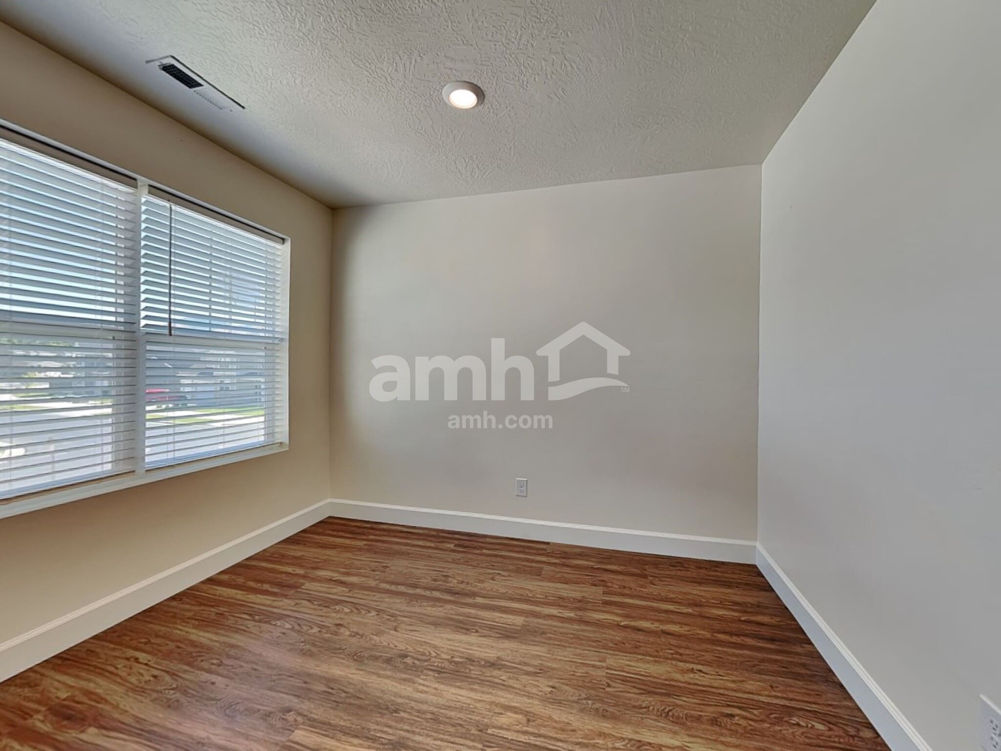 Building Photo - 1233 Wagon Way