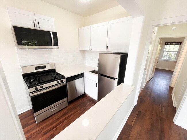 Building Photo - 623 Park Pl