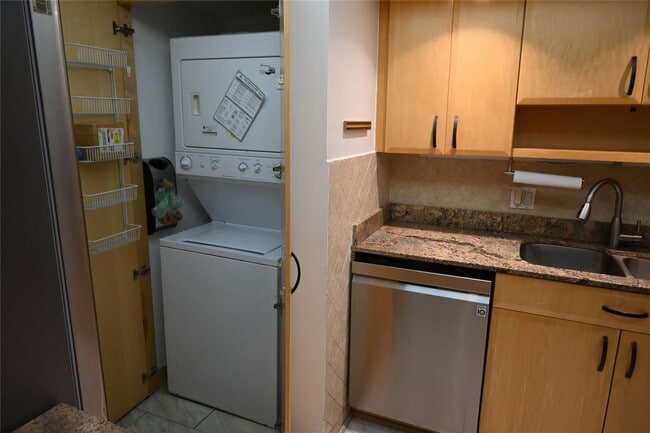 Building Photo - 1800 S Ocean Blvd