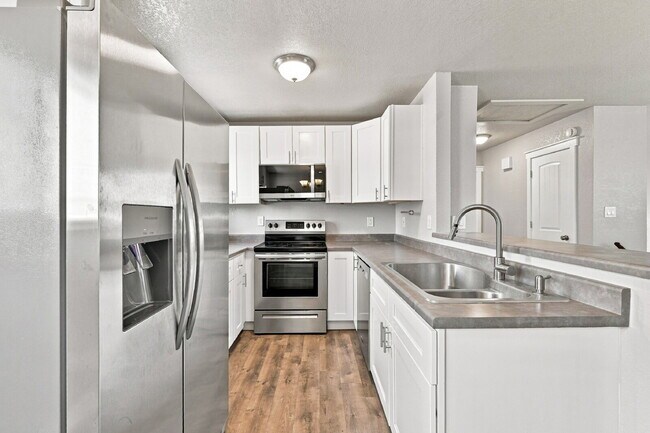 Building Photo - 2523 Ember Dr