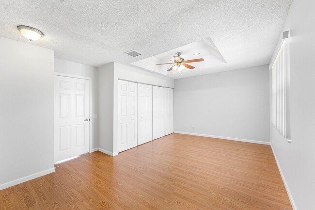 Building Photo - 3256 Commodore Ct