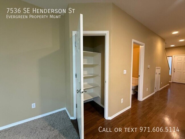 Building Photo - 7536 SE Henderson St