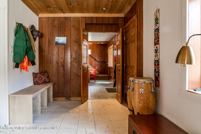 Building Photo - 671 Watson Hollow Rd