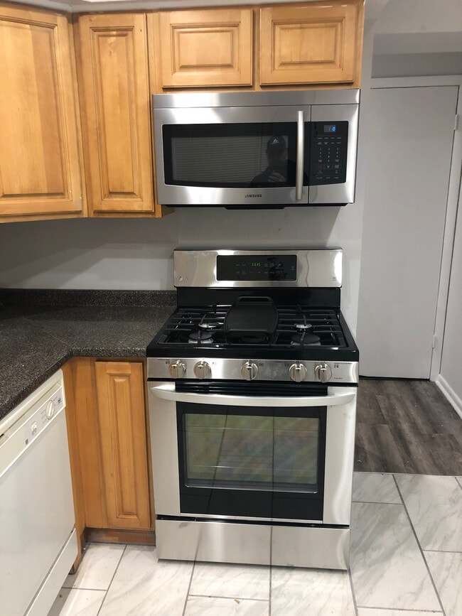 Primary Photo - 138 E Rittenhouse St