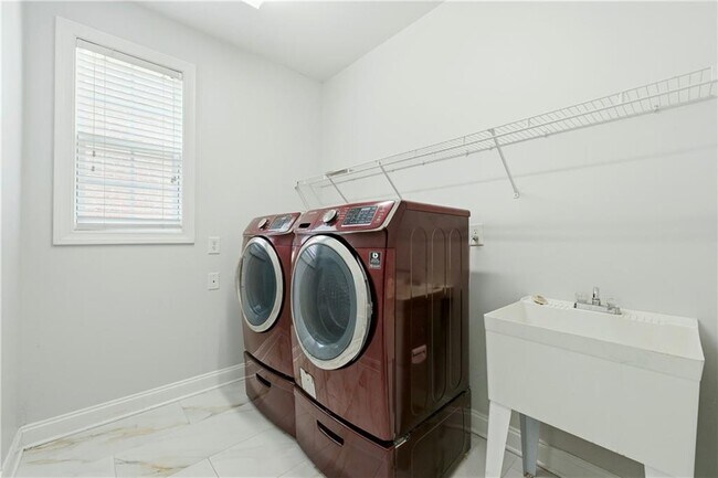 Building Photo - 3032 Mockingbird Ln