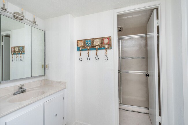 Building Photo - Fully Furnished 2-Bedroom, 2-Bath Beachfront Condo