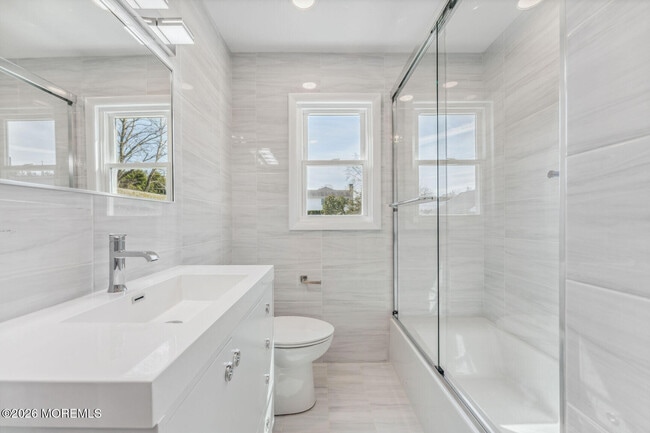 Building Photo - 358 Beecroft Pl