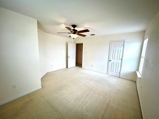 Building Photo - Bright & Beautiful Two-Story Home in Canyon Crossing with Fenced Backyard!