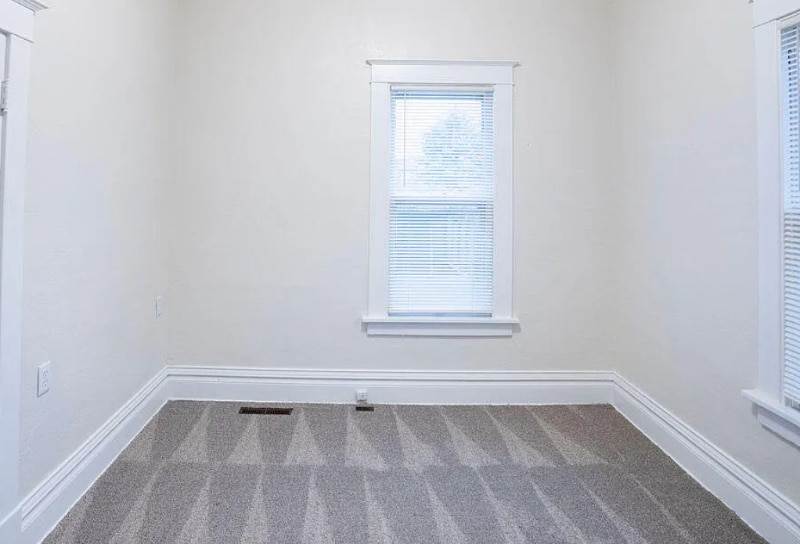 Building Photo - 505 3rd Ave NE