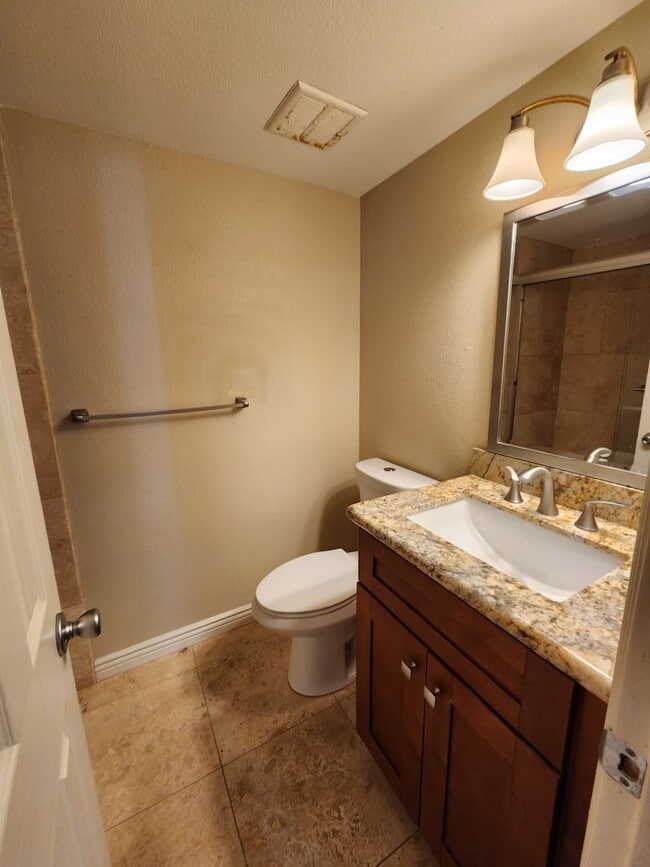 Building Photo - San Carlos - Fully Remodeled - Two Story Townhouse