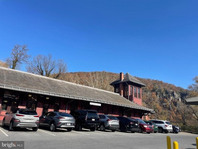 Building Photo - 19 Stonewall Ct