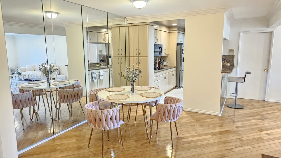 Dining area/kitchen - 5334 Lindley Ave