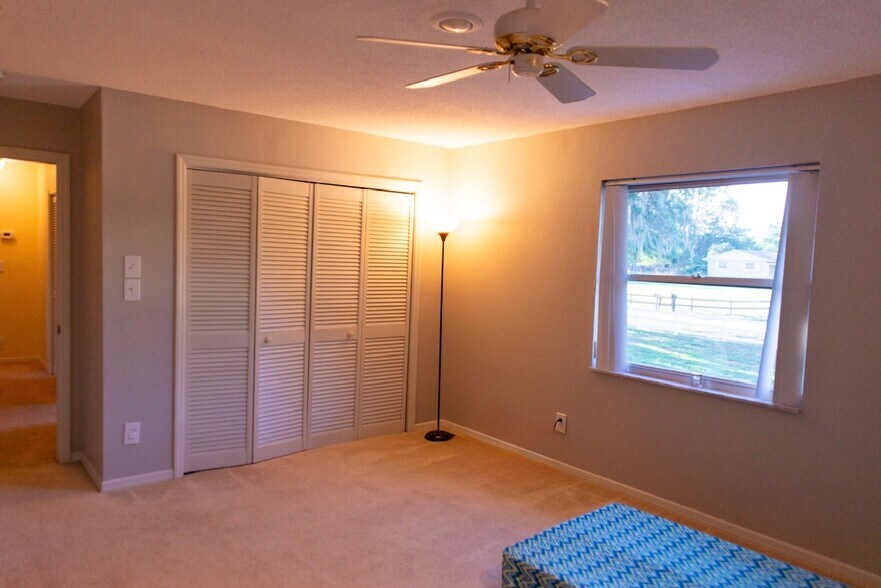 Building Photo - 315 Lazy Acres Ln