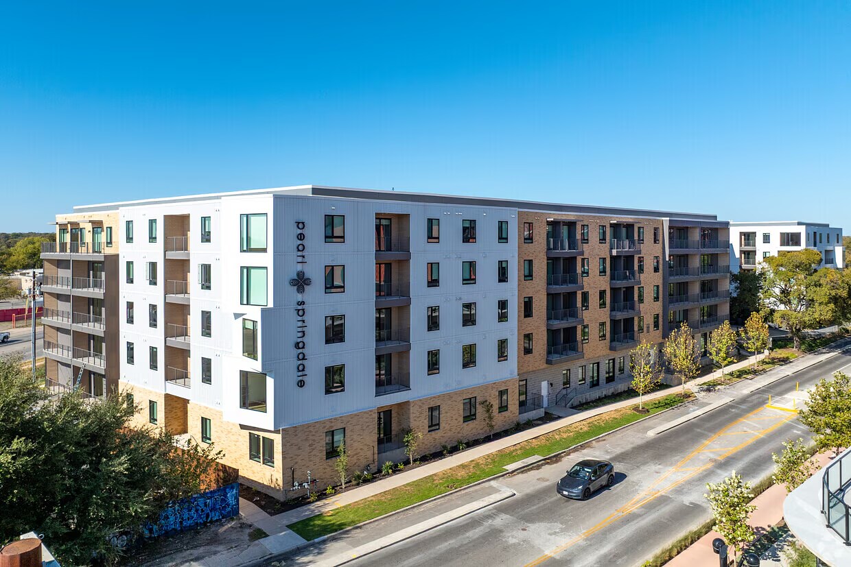 Building Photo - 1010 Springdale Rd