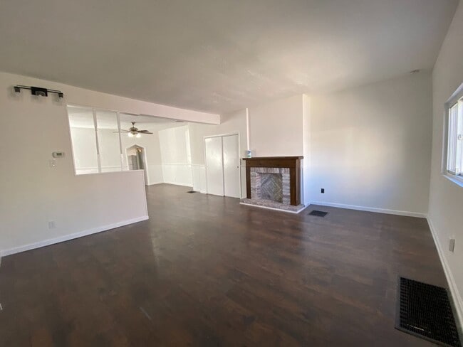 Building Photo - NEWLY RENOVATED 2 BEDROOM IN THE HEART OF ...